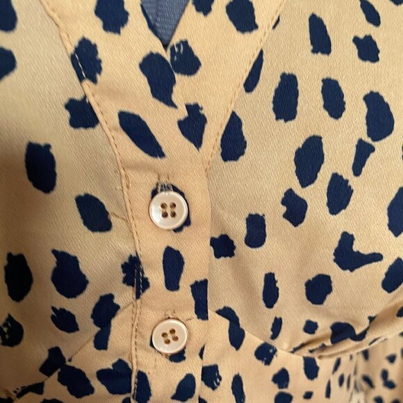 38.  Fashion Nova Cheetah Animal Print Long Sleeve Waist Fit Blouse Sz 1X - Picture 4 of 10